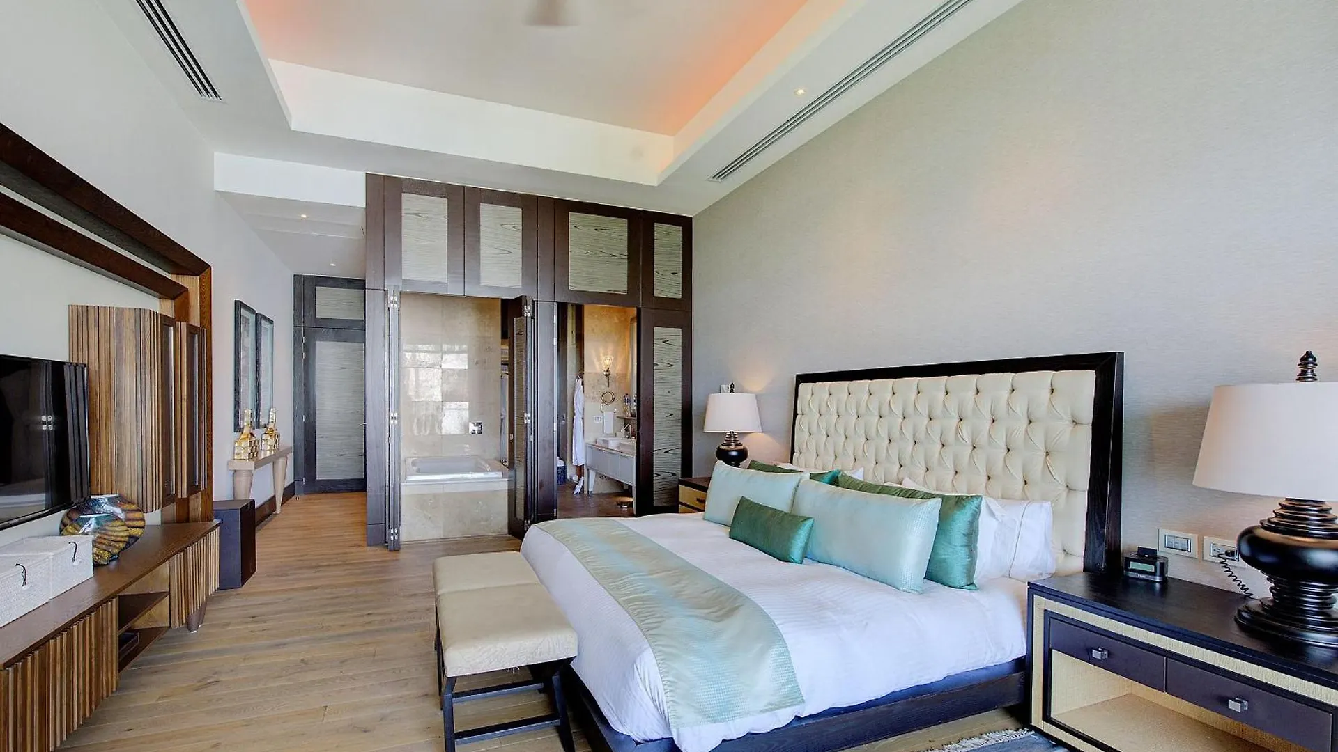 度假村 The Grand Luxxe Four Bedroom Residence Oceanview 新巴利亚塔